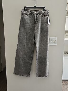 Viral Scoop Influencer High-Rise Wide Leg Jeans in Washed Gray